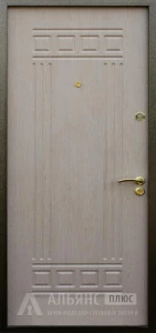 Квартирная дверь с противосъемными штырями светлого оттенка крокодил №38 внутренняя - фото
